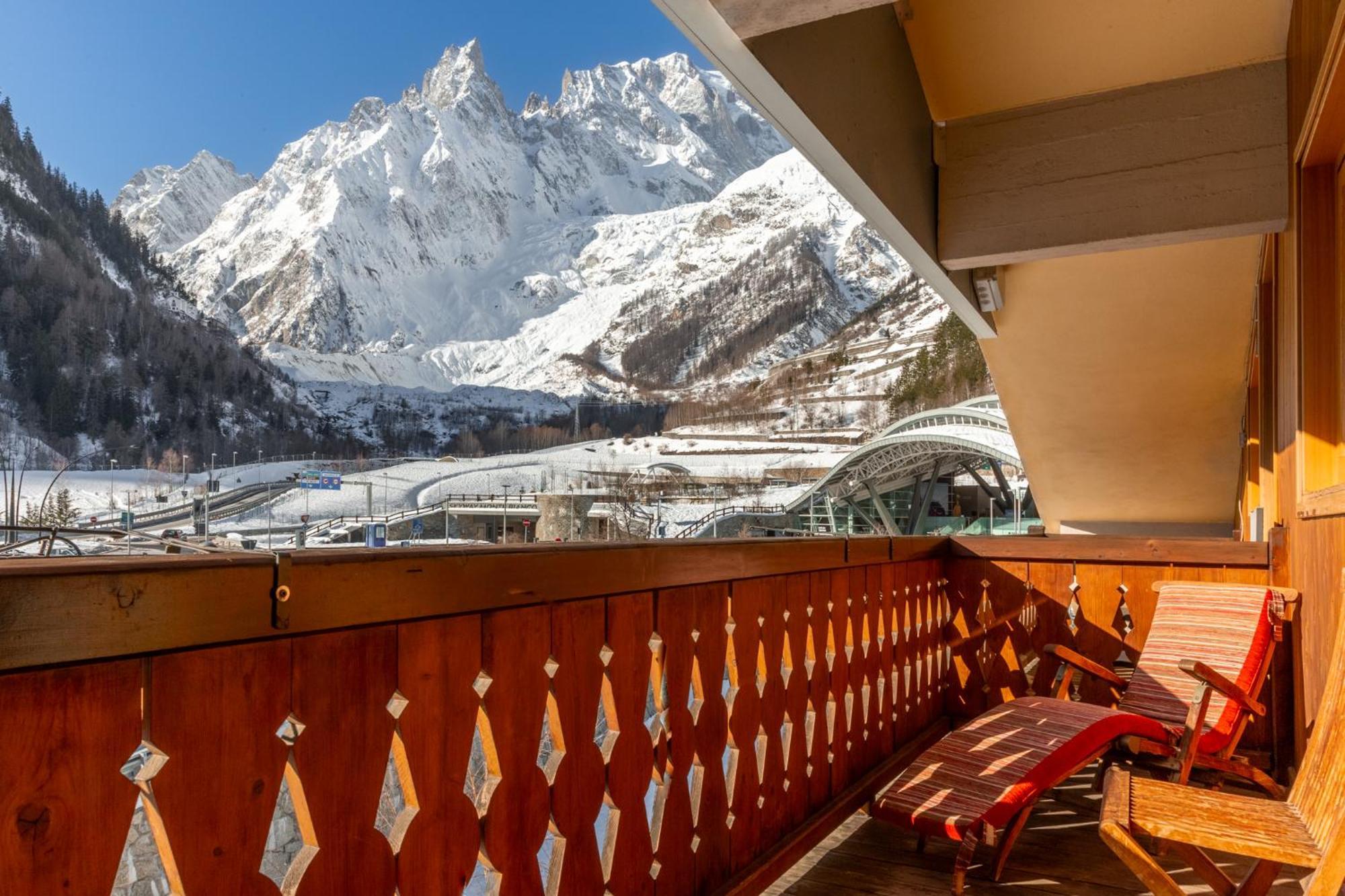 Shatush Hotel Курмайор Екстериор снимка