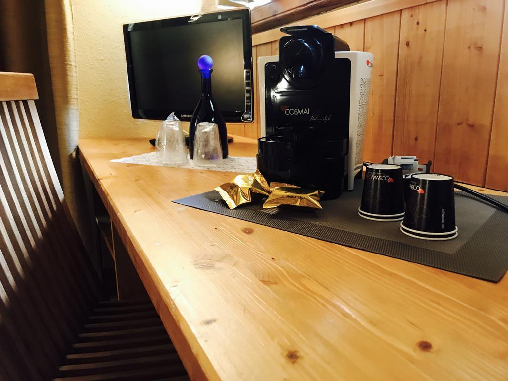 Shatush Hotel Курмайор Екстериор снимка